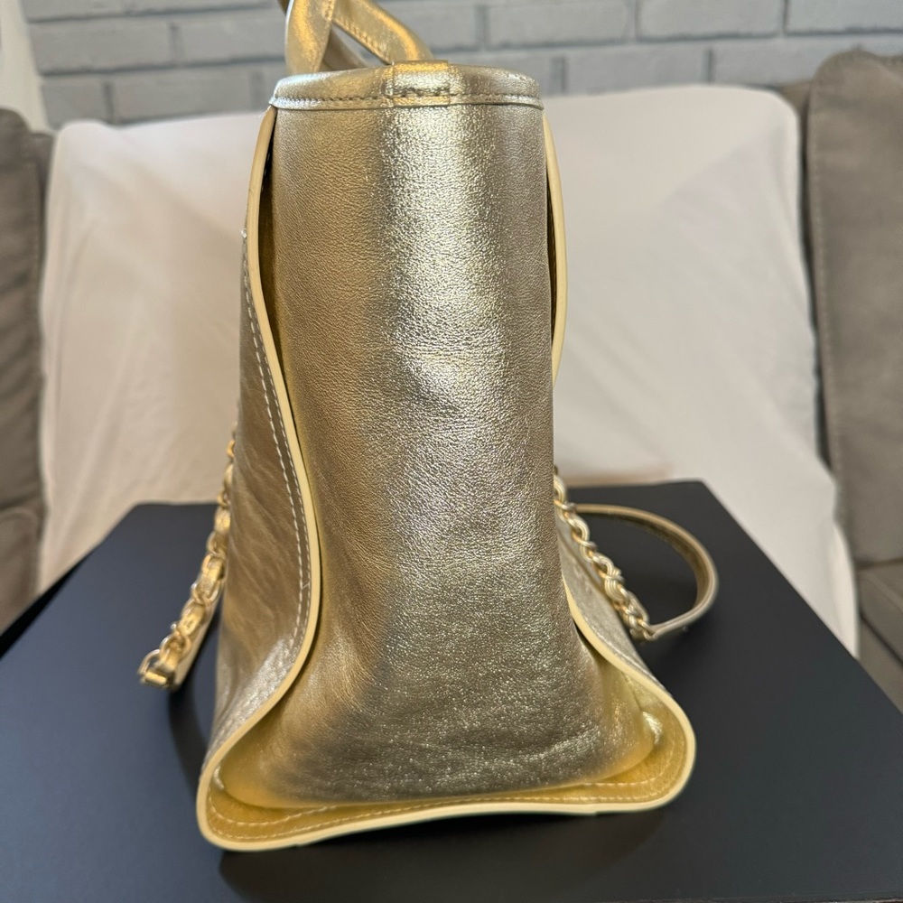 Limited Edition ! NWT Large Gold Calfskin Chanel Deauville Tote - Picture 5 of 15